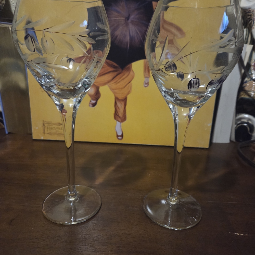 Elegant Clear Wine Glass Set